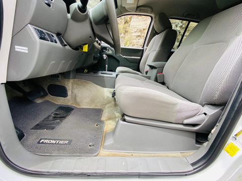 Used 2018 Nissan Frontier SV RWD image 24