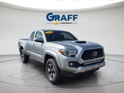 Used 2018 Toyota Tacoma TRD Sport AWD/4WD image 11