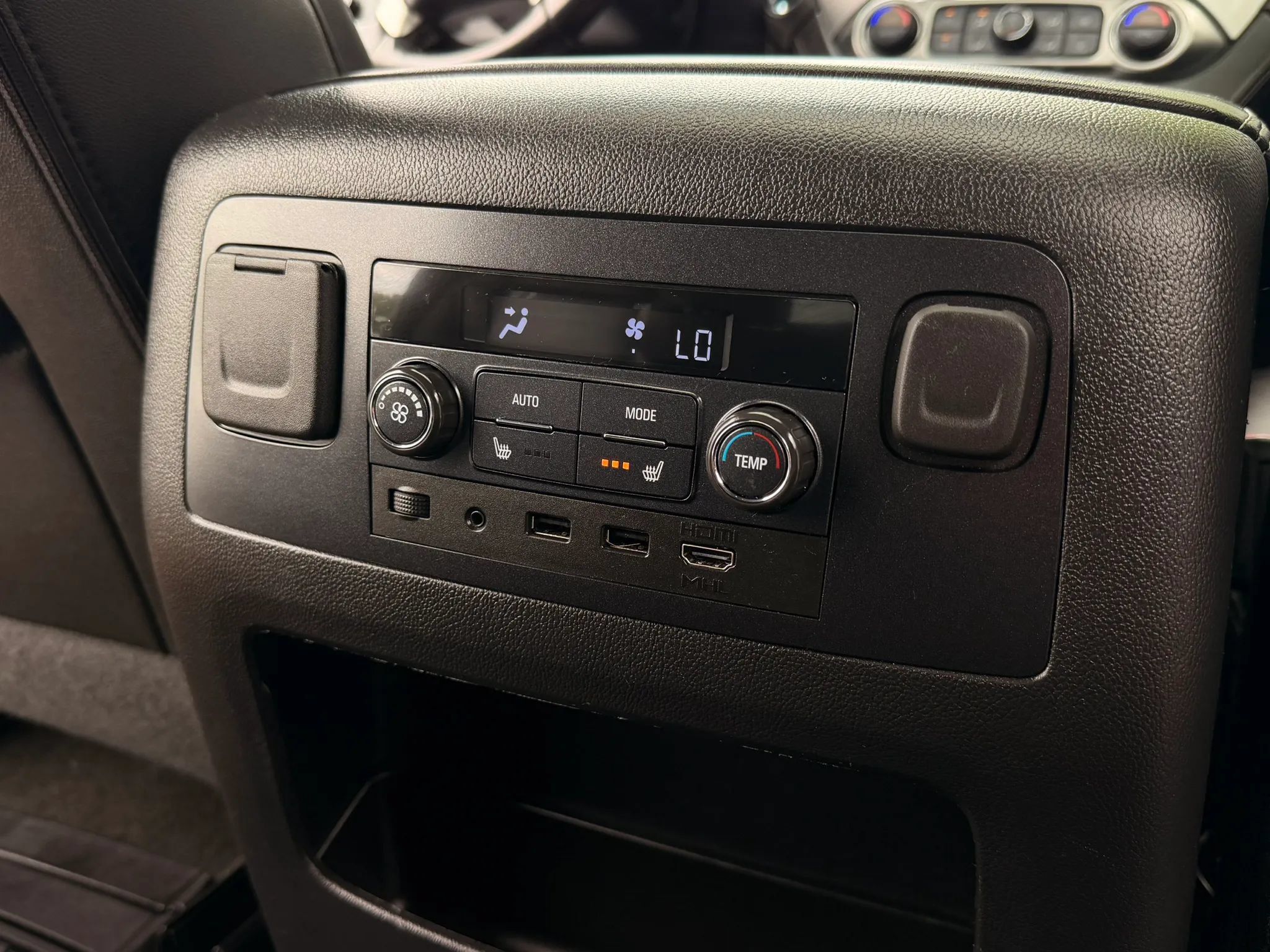 Used 2018 Chevrolet Tahoe Premier AWD/4WD image 21