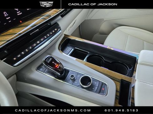 Certified 2022 Cadillac Escalade Premium Luxury Platinum AWD/4WD image 19
