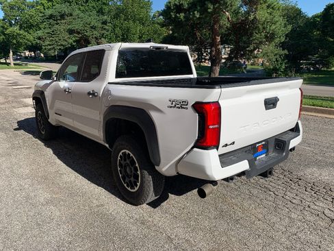 Used 2026 Toyota Tacoma TRD Off-Road AWD/4WD image 3