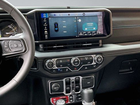 Used 2025 Jeep Wrangler Unlimited Rubicon 4xe image 7