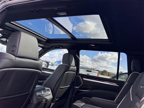 New 2026 Cadillac Escalade ESV Luxury w/ LPO, Floor Liner Package image 28