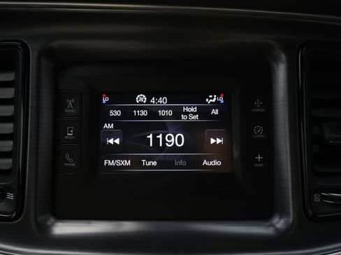 Used 2015 Dodge Challenger SXT image 40