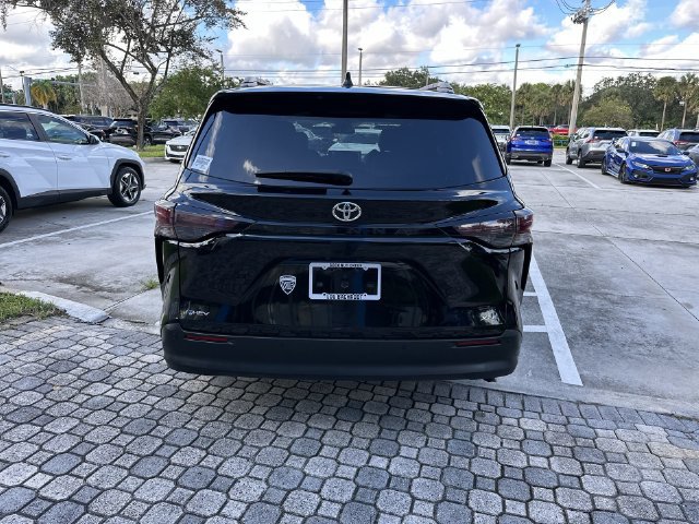 Used 2026 Toyota Sienna XLE FWD image 36