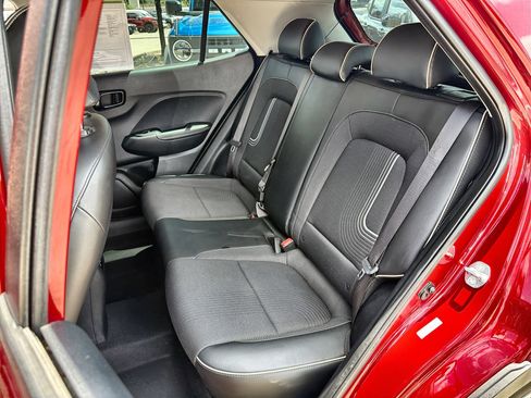 Used 2024 Hyundai Venue Limited FWD image 22