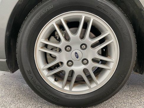 Used 2010 Ford Focus SE image 22