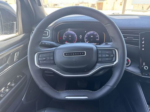 Used 2024 Jeep Wagoneer L Series II w/ Flexible Seating Group image 19