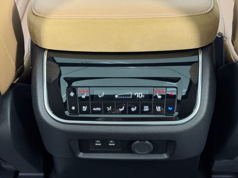 Used 2025 INFINITI QX80 Sensory image 38