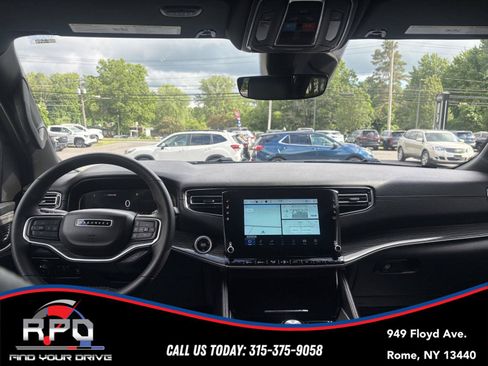 Used 2022 Jeep Wagoneer Series III AWD/4WD image 16