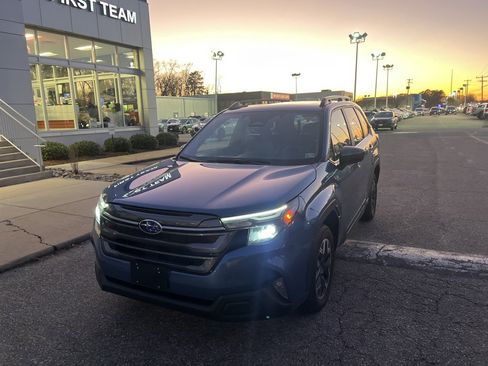 Used 2025 Subaru Forester Premium image 8