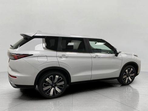 New 2026 Mitsubishi Outlander SE AWD/4WD image 2