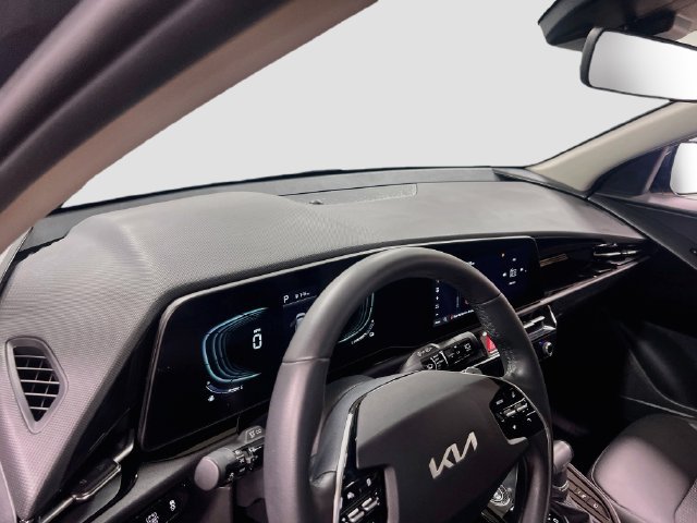 Used 2024 Kia Niro EX Touring FWD image 9