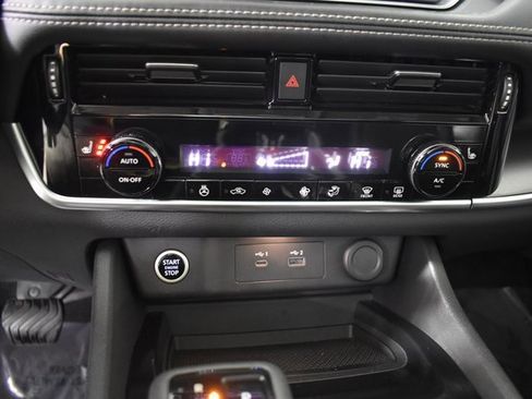 Certified 2022 Nissan Rogue SV w/ SV Premium Package image 18