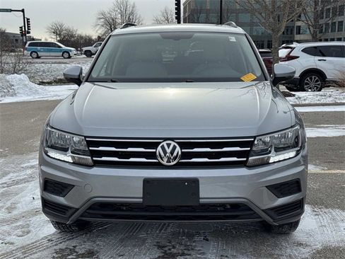 Used 2020 Volkswagen Tiguan SE w/ Panoramic Sunroof Package image 2
