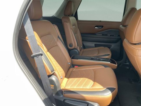Used 2022 Nissan Pathfinder Platinum w/ Cargo Package FWD image 17