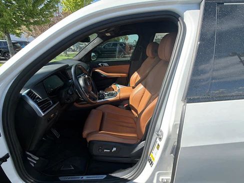 Used 2021 BMW X7 xDrive40i w/ M Sport Package AWD/4WD image 12