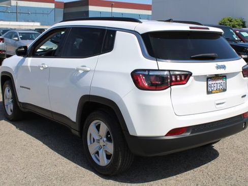Used 2022 Jeep Compass Latitude FWD image 6