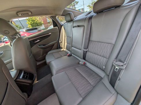 Used 2019 Chevrolet Impala LT FWD image 18