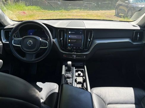 Used 2023 Volvo XC60 B5 Core FWD image 16