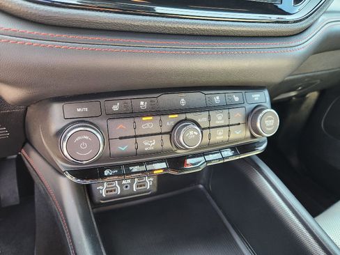 Used 2024 Dodge Durango GT image 25