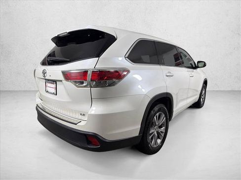 Used 2015 Toyota Highlander Plus FWD image 3