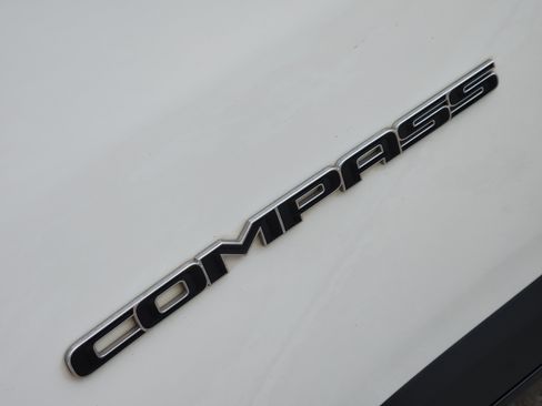Used 2019 Jeep Compass Limited AWD/4WD image 11