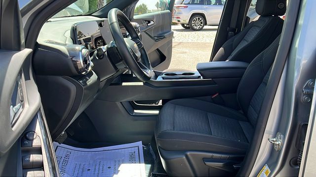 Used 2025 Chevrolet Equinox LT FWD image 17