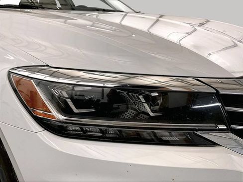 Used 2022 Volkswagen Passat 2.0T SE FWD image 27
