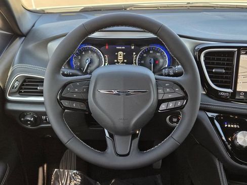 New 2026 Chrysler Pacifica Limited image 26