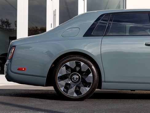 Certified 2023 Rolls-Royce Phantom Sedan w/ The Phantom Package image 19