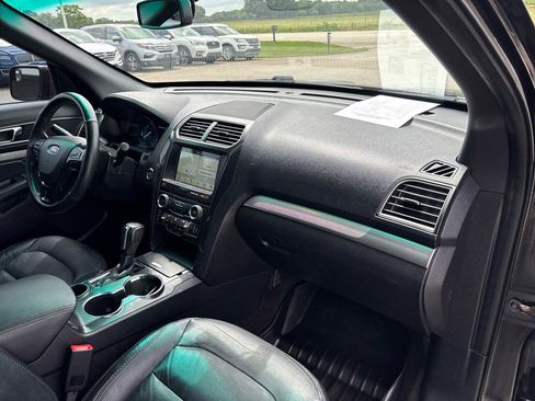 Used 2018 Ford Explorer XLT w/ Equipment Group 202A FWD image 26