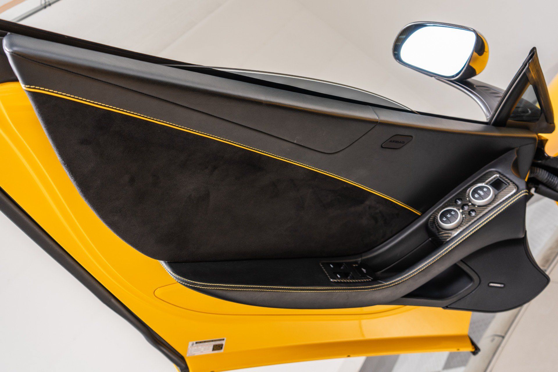 Used 2015 McLaren 650S Spider RWD image 42