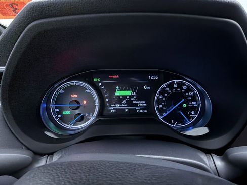 Used 2023 Toyota Venza XLE image 18