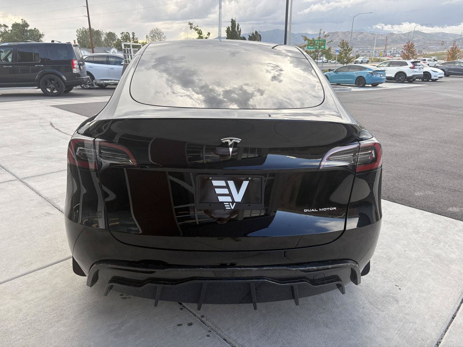 Used 2024 Tesla Model Y Long Range AWD/4WD image 7