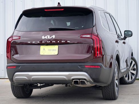 Used 2022 Kia Telluride EX w/ EX Premium Package image 4
