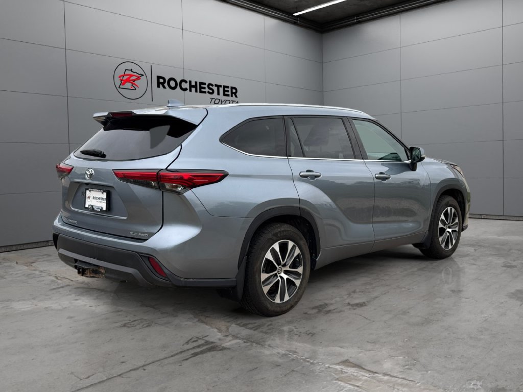 Used 2021 Toyota Highlander XLE AWD/4WD image 5