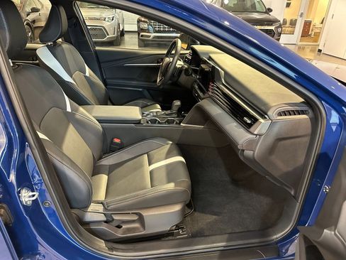 Used 2025 Toyota Camry SE image 36