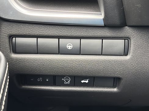 Used 2024 Nissan Rogue SV FWD image 19