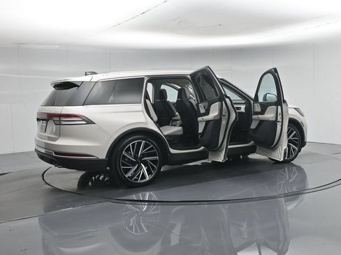 Used 2025 Lincoln Aviator Reserve w/ Equipment Group 201A AWD/4WD image 5