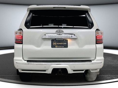 Used 2017 Toyota 4Runner Limited AWD/4WD image 5