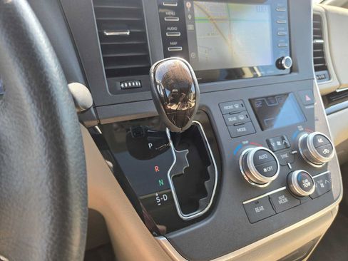 Used 2020 Toyota Sienna XLE w/ XLE Navigation Package AWD/4WD image 38