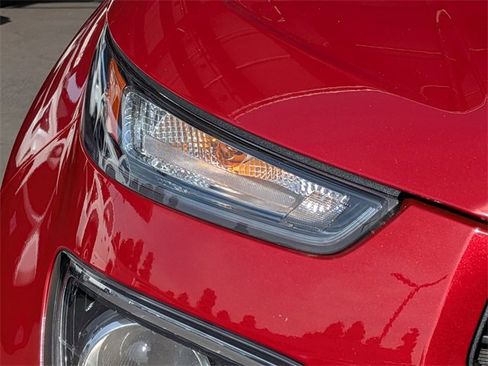 Used 2023 Hyundai Venue SEL image 6