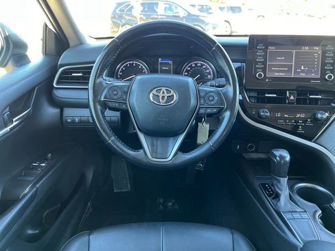 Used 2022 Toyota Camry SE image 19