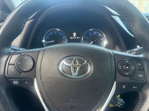 Used 2018 Toyota Corolla SE w/ Body Protection Package FWD image 14