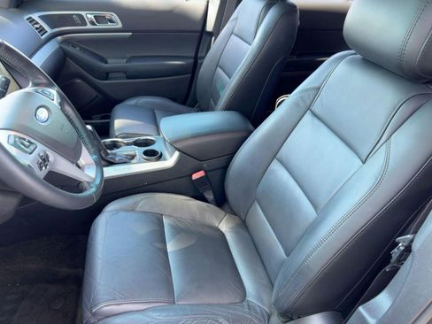 Used 2015 Ford Explorer XLT w/ Equipment Group 202A image 21