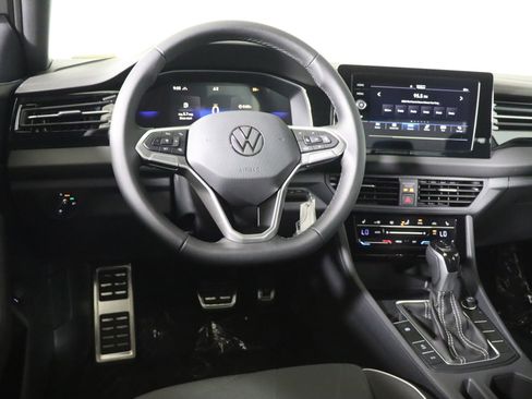 Used 2025 Volkswagen Jetta Sport image 3