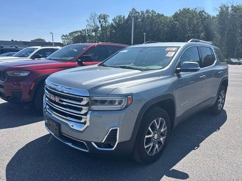 Used 2023 GMC Acadia SLT w/ Preferred Package FWD image 2