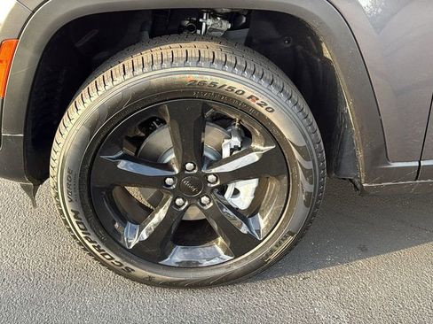 New 2025 Jeep Grand Cherokee Limited w/ Luxury Tech Group II image 7