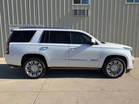 Used 2016 Cadillac Escalade Platinum AWD/4WD image 1